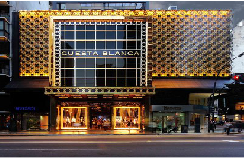 光山门头设计与商业空间的纽带。